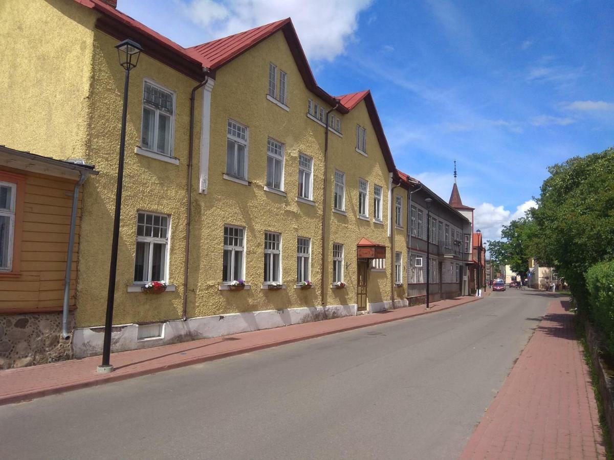 Kirsimaee Maja *